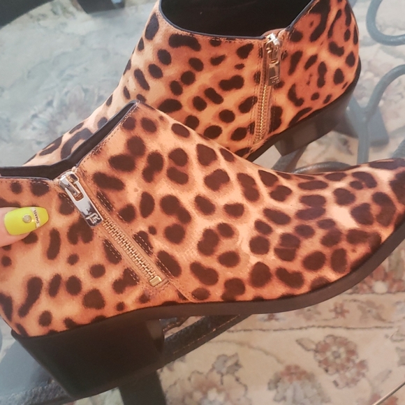 New Taryn rose loepard booties - Picture 3 of 6